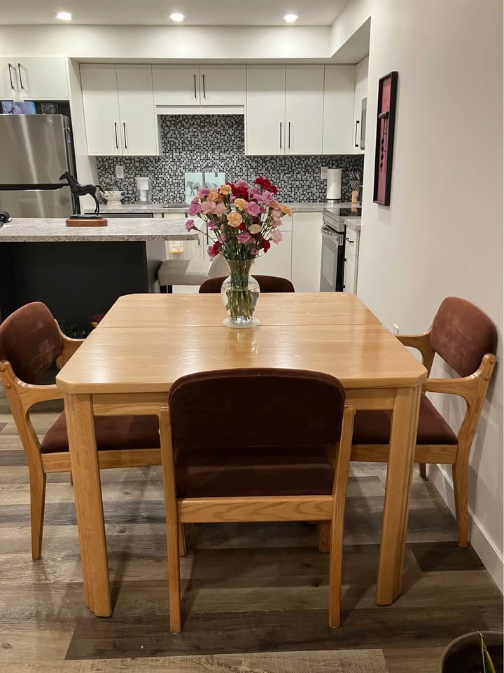 Kitchen / Dining Table - photo 2
