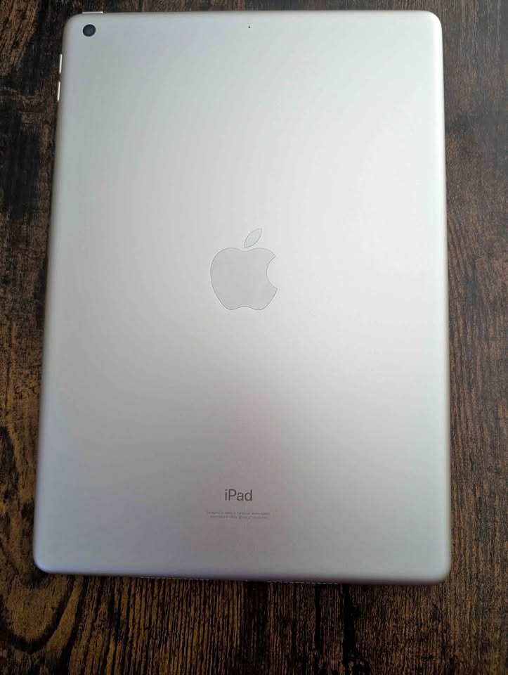 📱 iPad 9th Gen – 64GB (Wi-Fi) – Excellent Condition