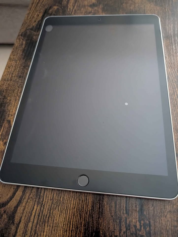 📱 iPad 9th Gen – 64GB (Wi-Fi) – Excellent Condition - photo 3