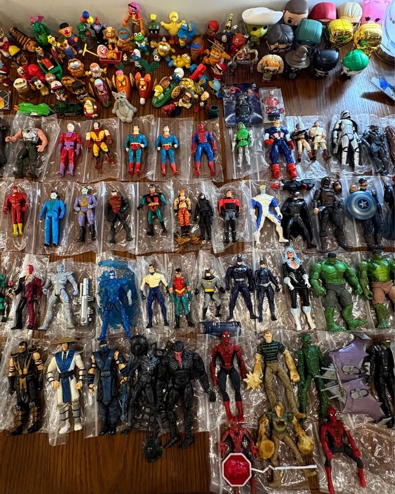 HUGE Vintage Toy & Action Figure Lot – Kenner Batman, Marvel, TM - photo 3