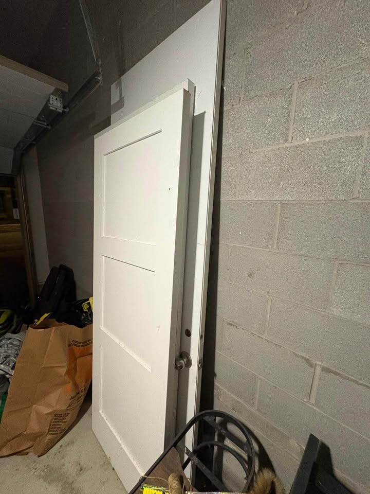 30" x 80" Primed 3-Panel Solid Wood Shaker Interior Door - photo 5