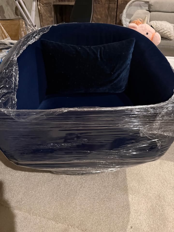 Blue Velvet Swivel Accent Chair - Structube - photo 4