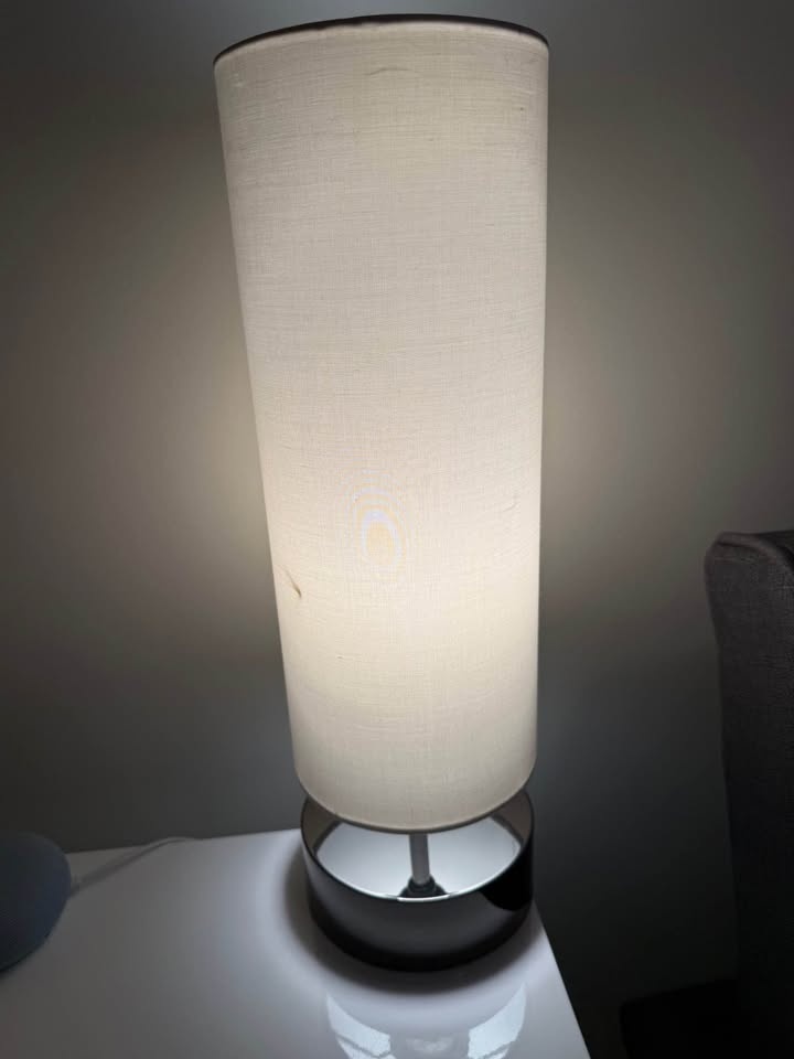 Table Lamp - touch to turn on - photo 2