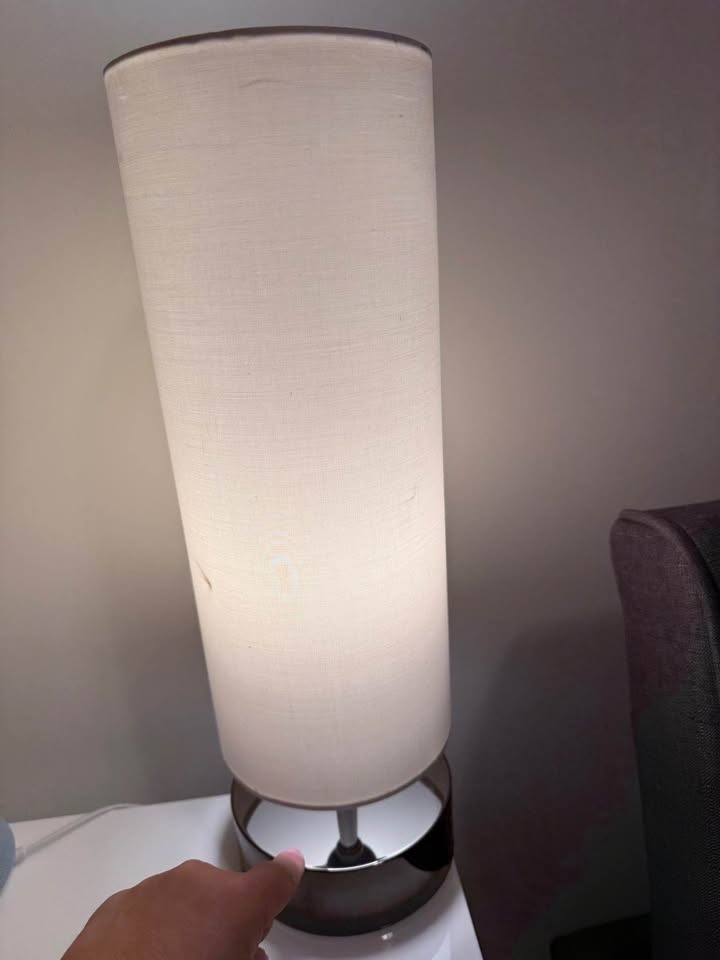 Table Lamp - touch to turn on - photo 5
