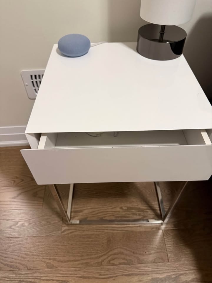 White side accent table - photo 3