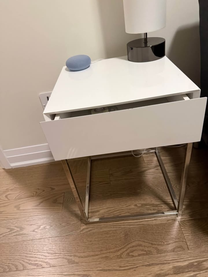 White side accent table - photo 4