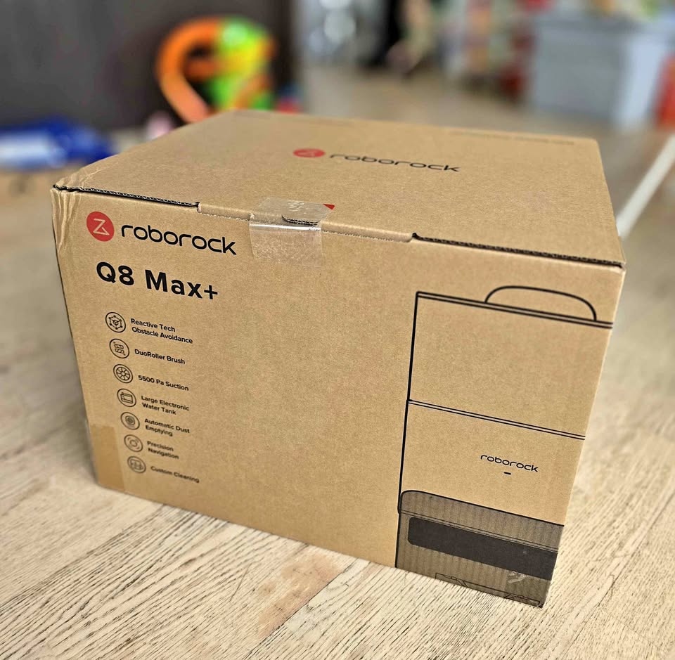 Brand new Roborock Q8 Max+ Robot Vacuum (Black)