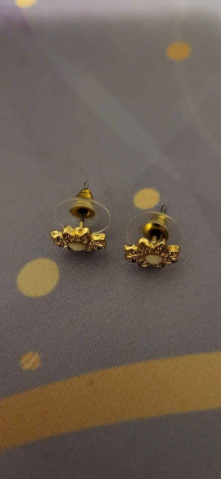 Gold Flower Stud Earrings - photo 2