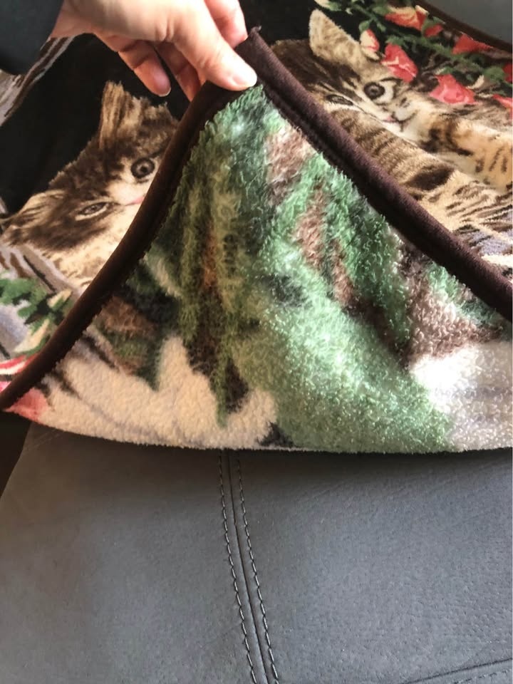 Vintage Cute Kitten Flowers Cozy Blanket - photo 4