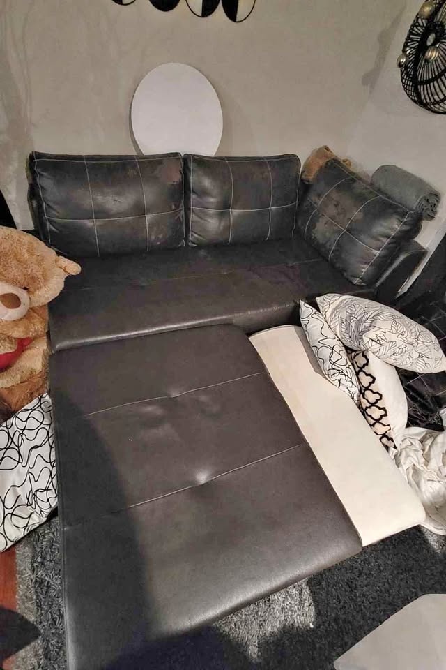 Free L-shape sectional couch 🛋
