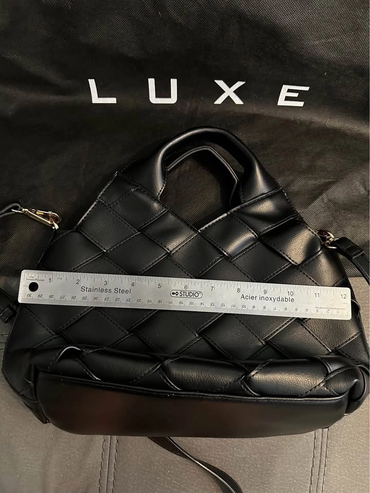 NEW LUXE Black Woven Handbag with Strap - photo 4
