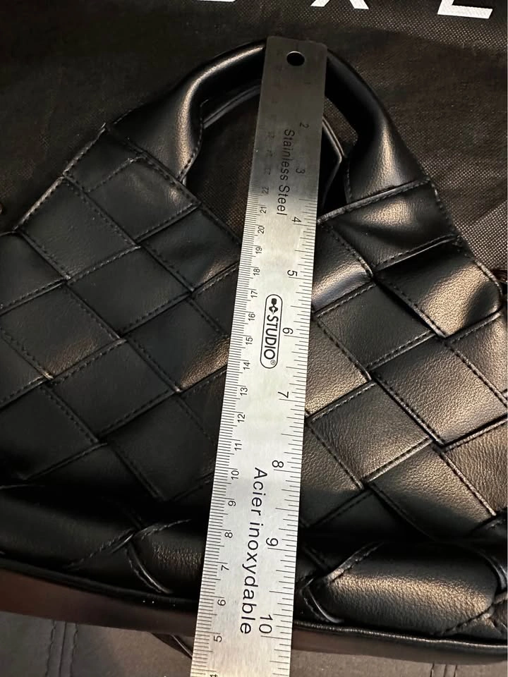 NEW LUXE Black Woven Handbag with Strap - photo 5