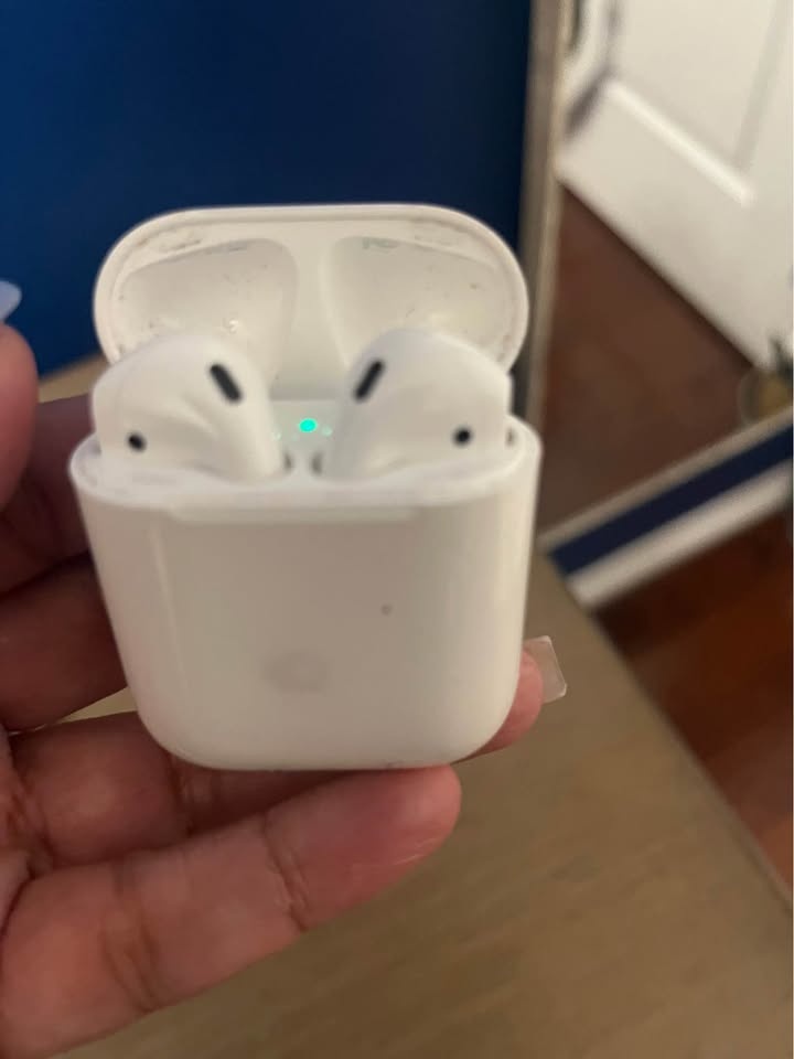 AirPods 2nd Generation - photo 4