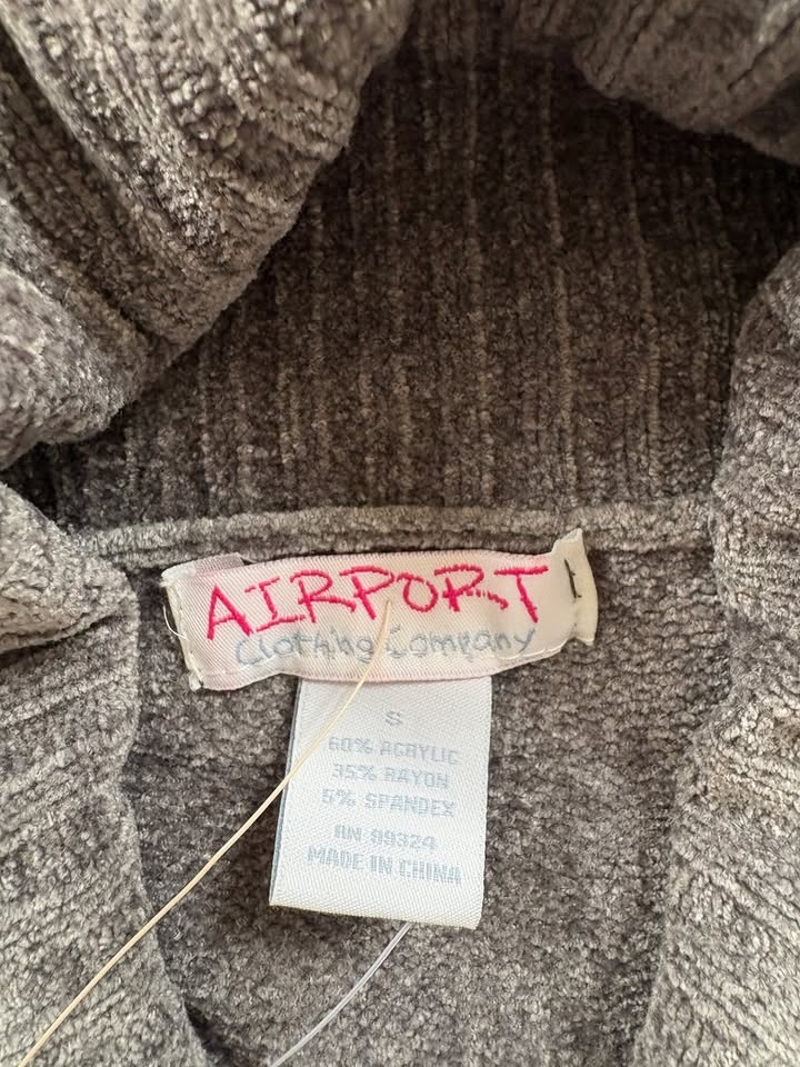 Airport Teen/Girl's Sweater and Beanie Set. Pit to Pit 14”, Leng - photo 2