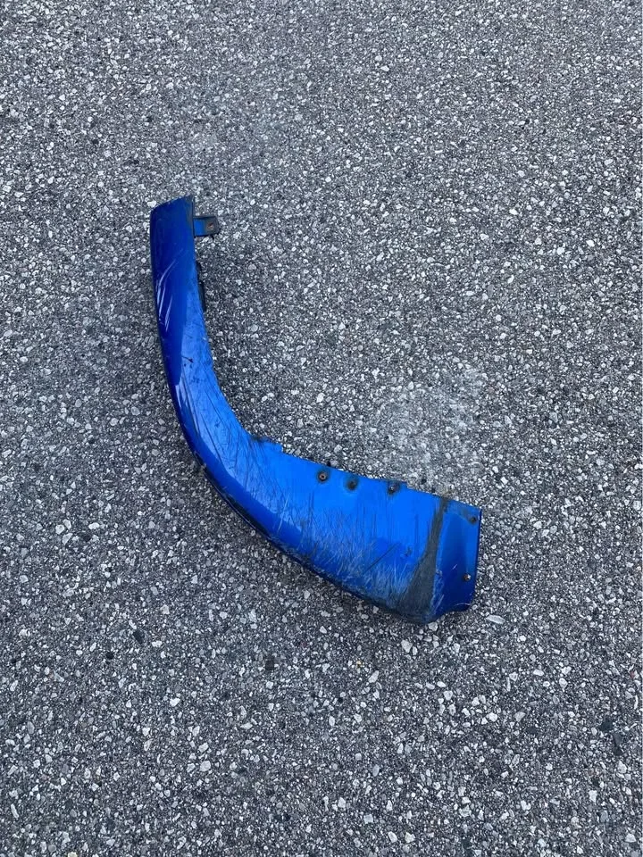 Selling mistubishi lancer front bumper spoiler image indicator(3)