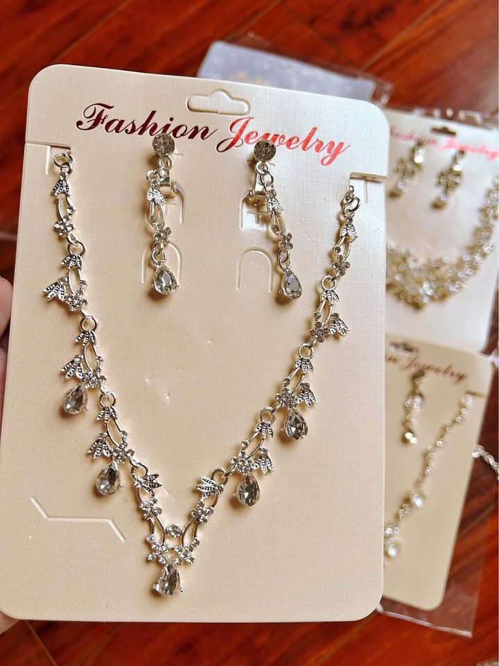 Jewelry Set – Necklace & Clip-On Earrings for Women & Girls