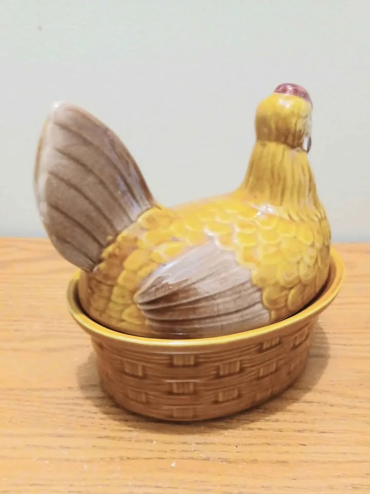 Vtg Textured Ceramic Hen in Nest image indicator(2)