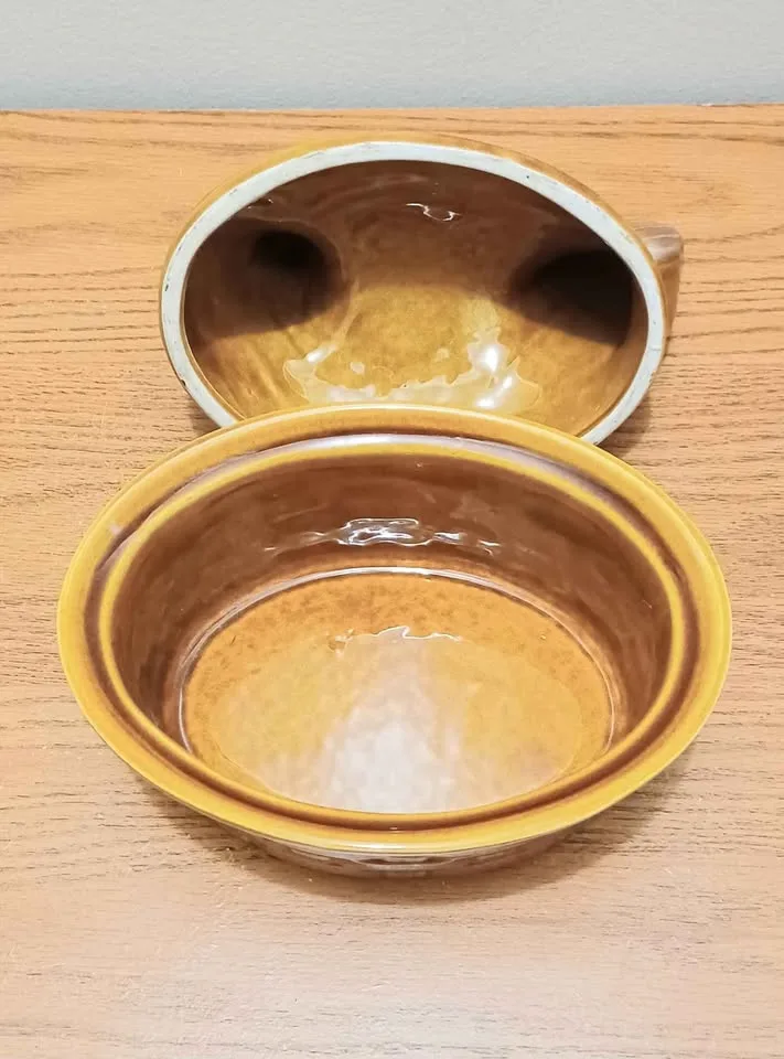 Vtg Textured Ceramic Hen in Nest image indicator(4)