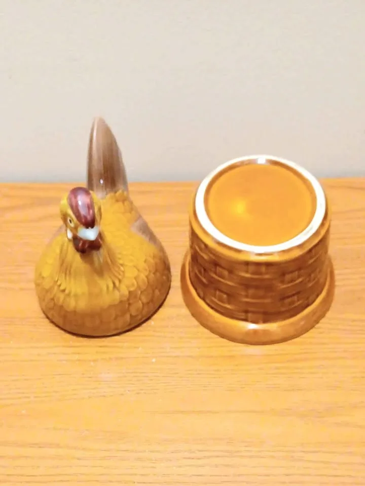 Vtg Textured Ceramic Hen in Nest image indicator(5)