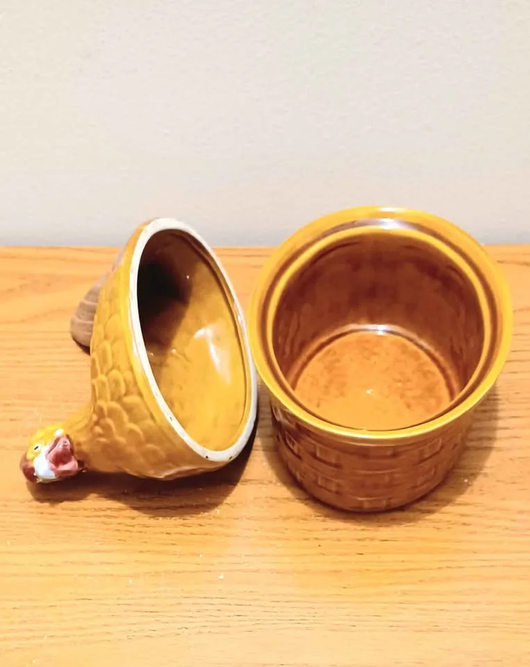 Vtg Textured Ceramic Hen in Nest image indicator(6)