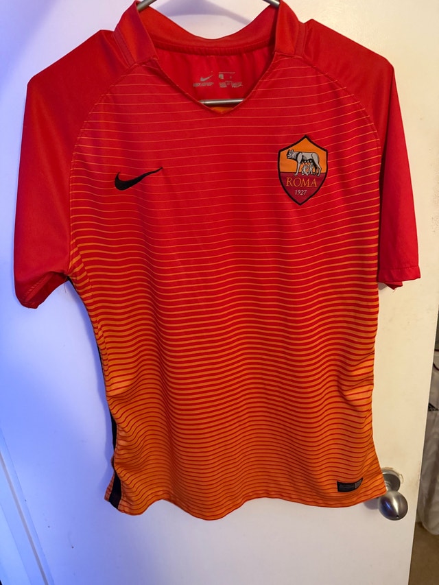 As Roma red soccer jersey for sale! - photo 2