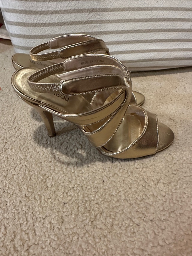 Le Chateau Women's High Heel Shoes Size 8