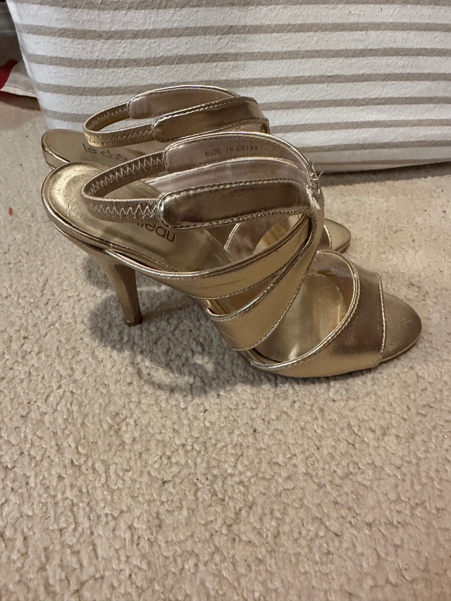 Le Chateau Women's High Heel Shoes Size 8 - photo 2