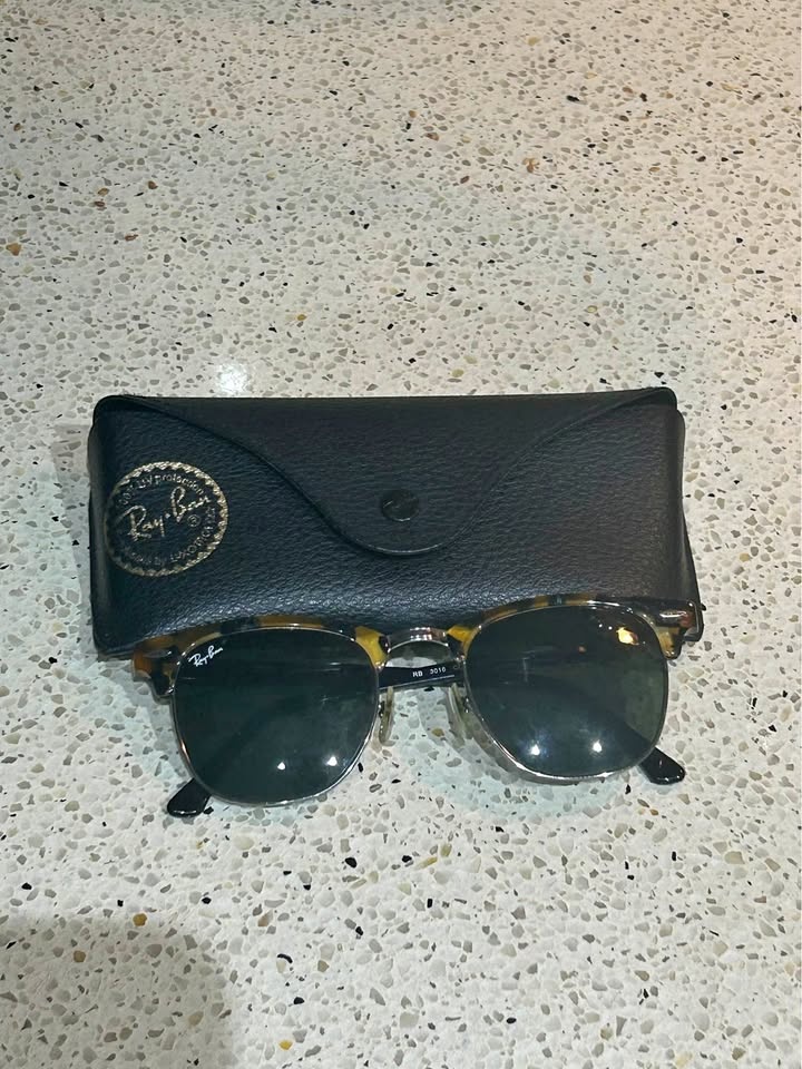 Ray-Ban Clubmaster RB 3016 Sunglasses w Case