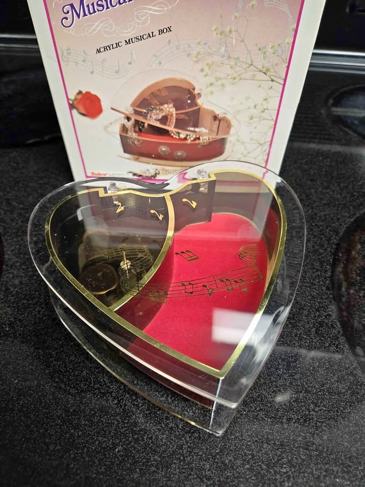 Brand New Heart Music Jewellery Box