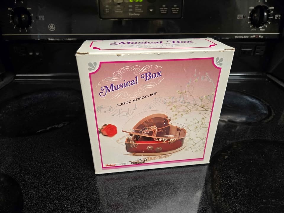 Brand New Heart Music Jewellery Box - photo 3