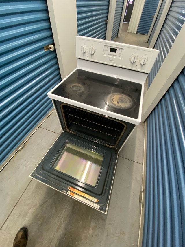 WHITE ELECTRIC GLASS STOVE - photo 3