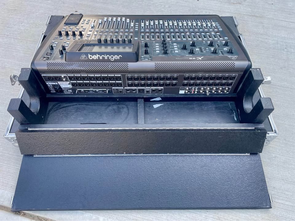 Behringer X32 Digital Console With Road Case - photo 2