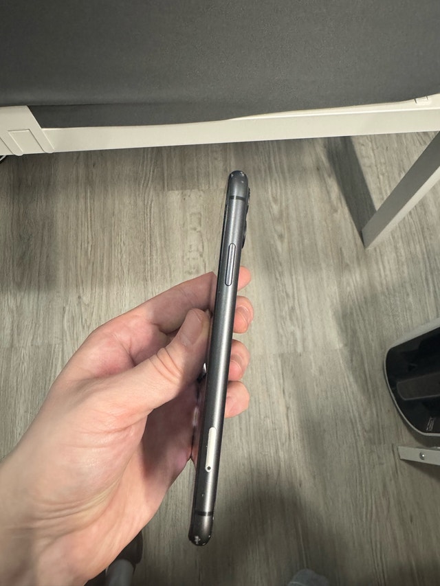 iPhone 11 64 GB Black - photo 3
