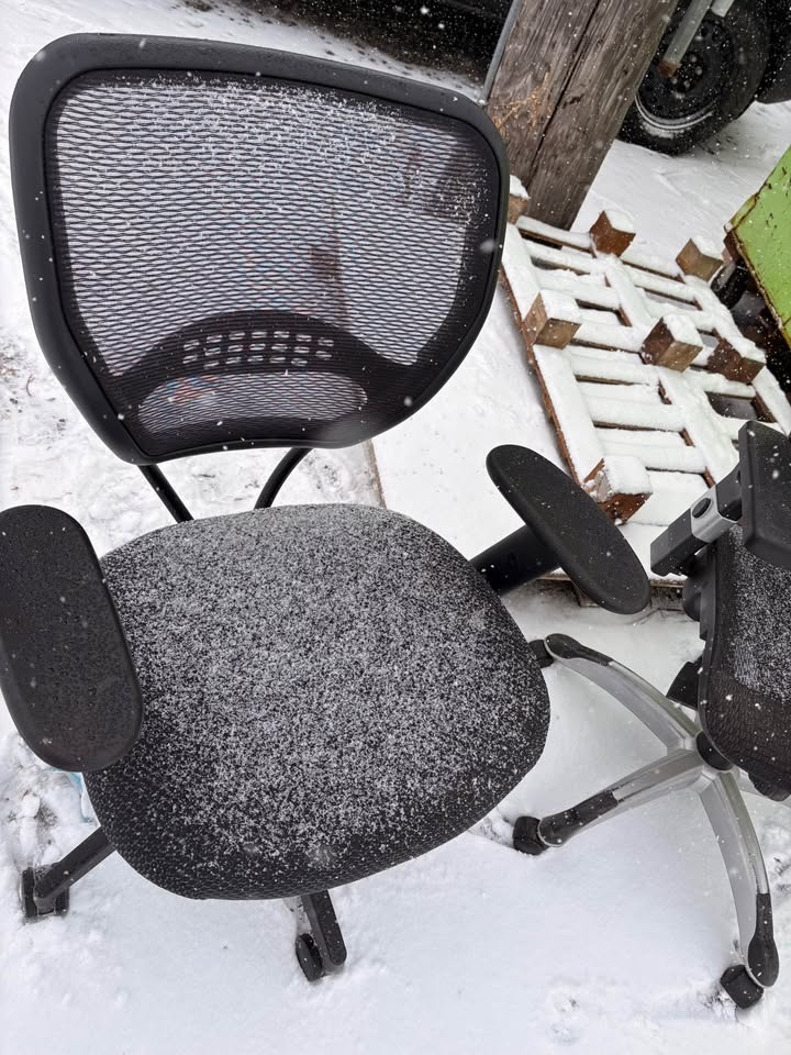 FREE - 2 office chairs - photo 3