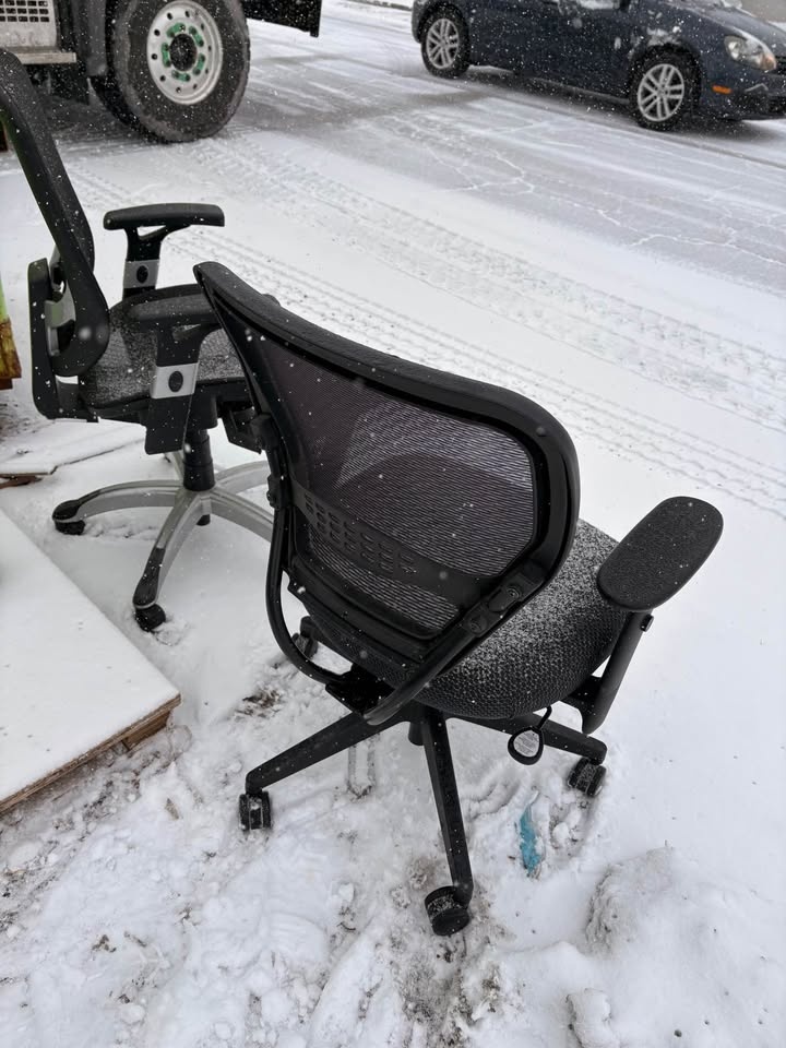 FREE - 2 office chairs - photo 4