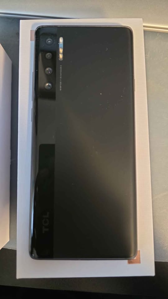 TCL 20 Pro 5G phone - photo 2