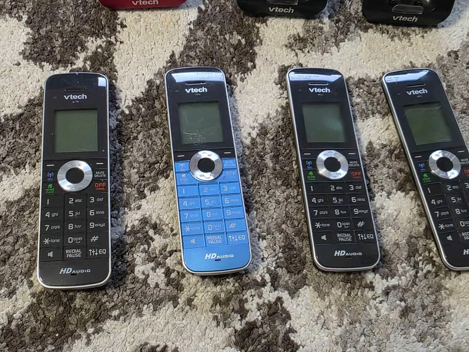VTech Cordless Phone System 4 Handsets w Bluetooth - photo 2