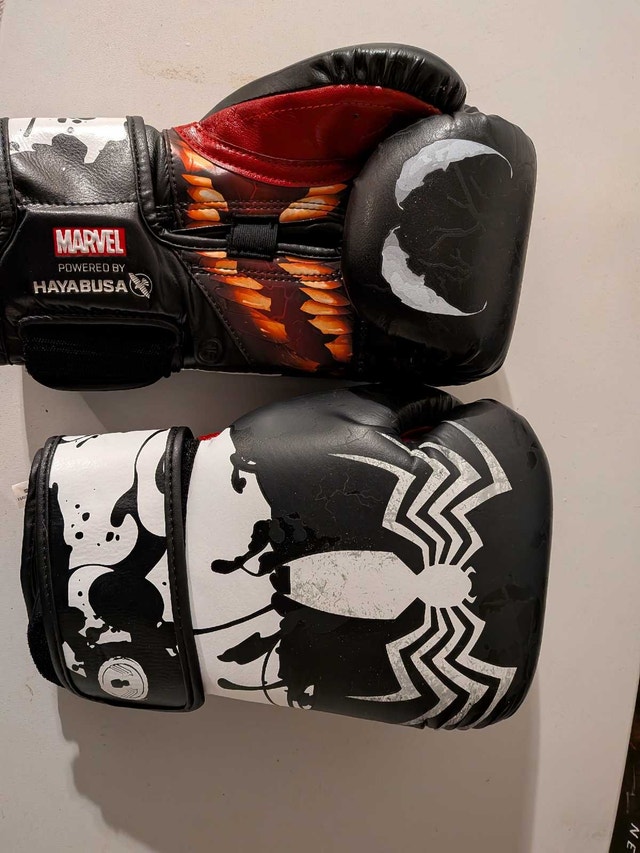 Used Twice Marvel Venom Hayabusa Boxing Gloves