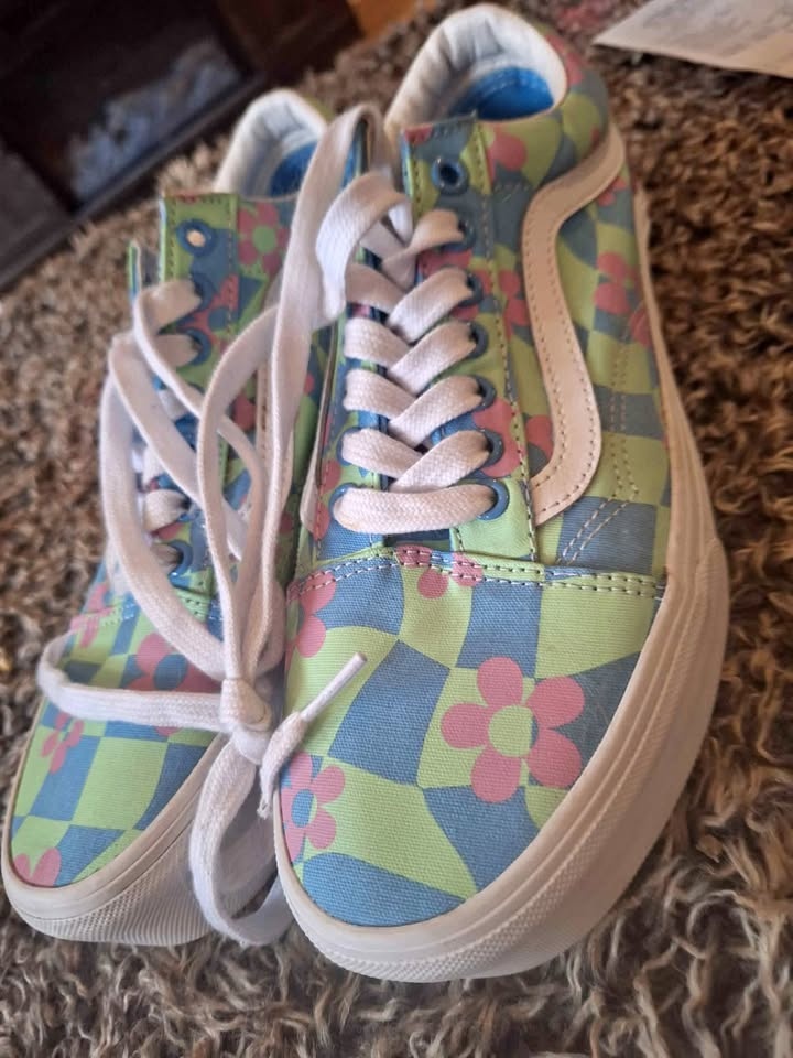 NEW Vans Men's Old Skool Runners - Size 8