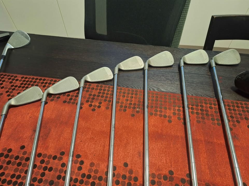 Ping Golf Bag, Clubs, Putters & Ball Retriever - photo 5