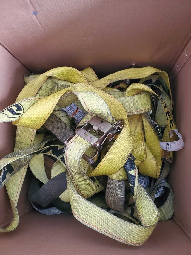 Box of truck ratchet straps - photo 2
