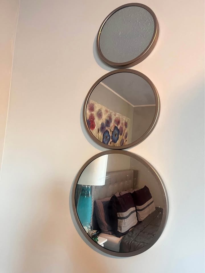 Gold Decorative/Accent Mirrors