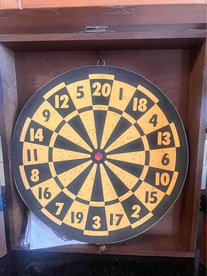 90s Kings Head Pub Vintage Dart Board Cabinet Complete Set - photo 5