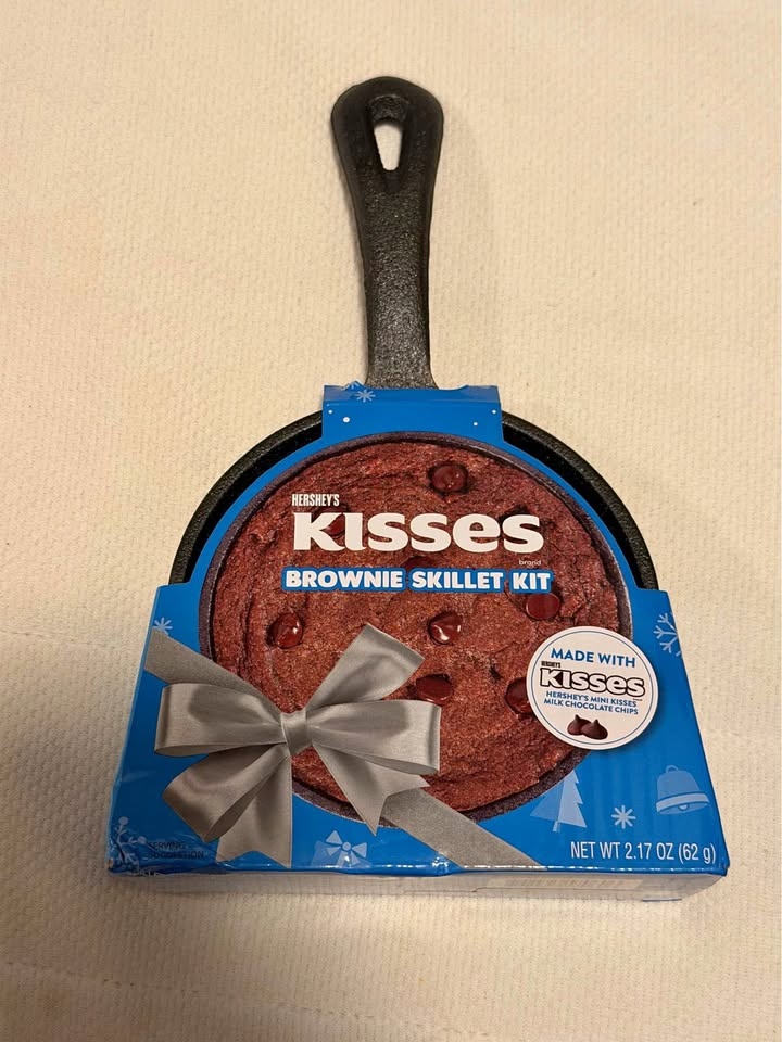 Hershey's Kisses Brownie Skillet Kit mini skillet