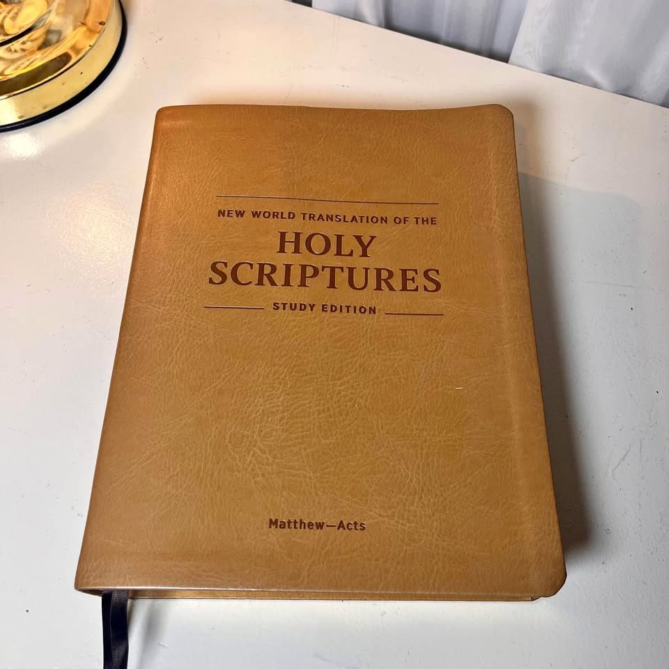 New World Translation Holy Scriptures Study Edition-Matthew-Acts