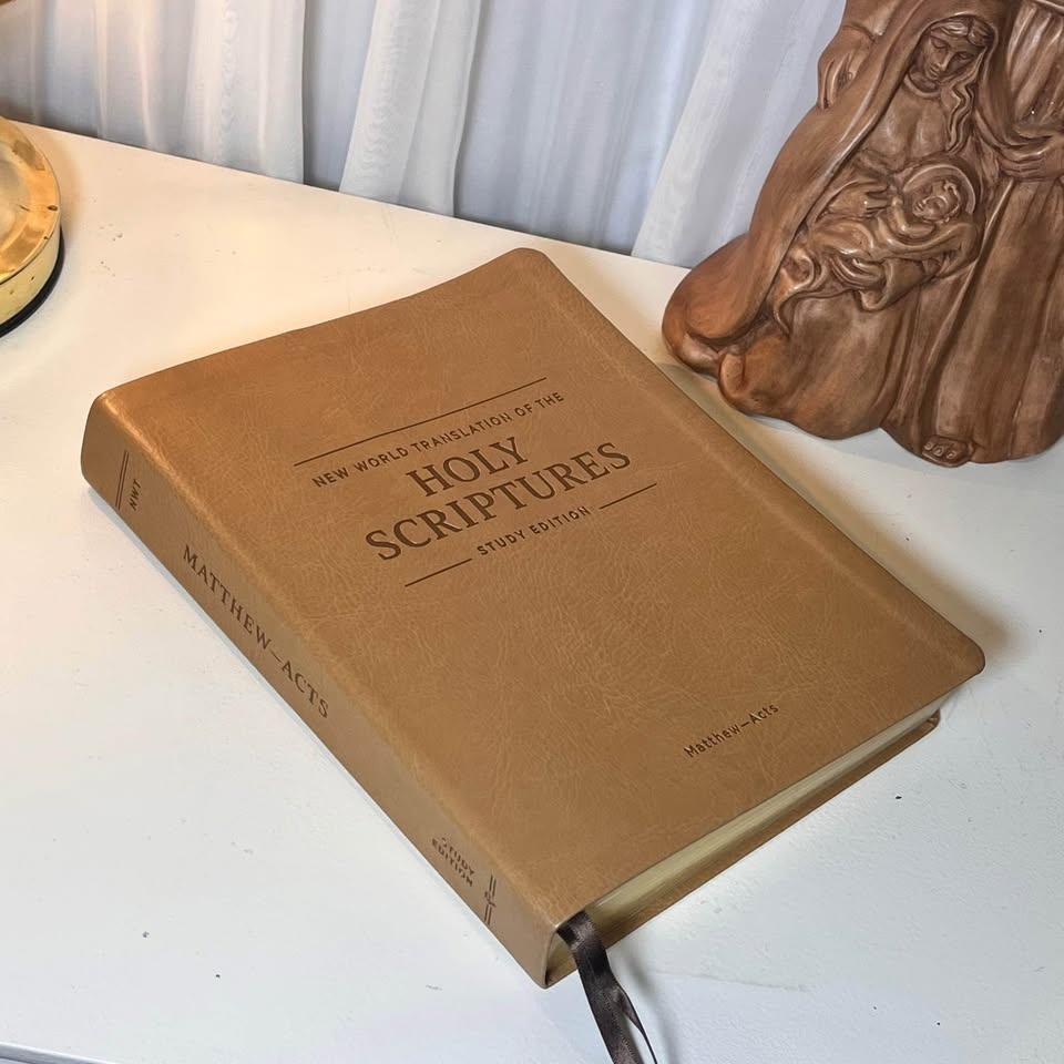 New World Translation Holy Scriptures Study Edition-Matthew-Acts - photo 2