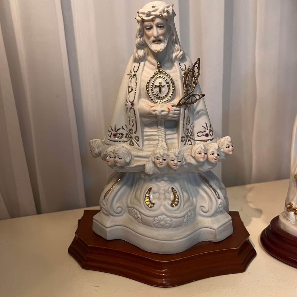 Vintage Porcelain Sacred Heart of Jesus & Pietà $60 each - photo 2
