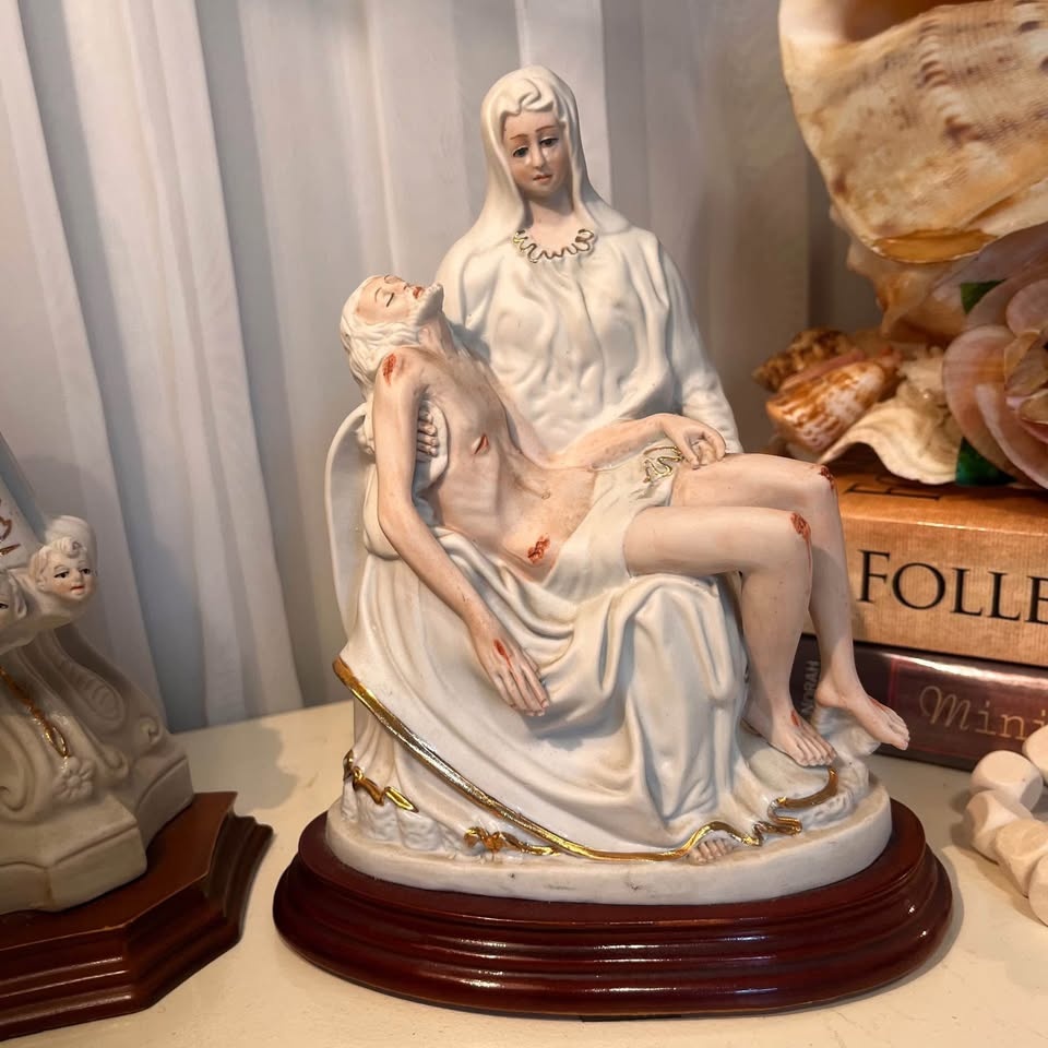 Vintage Porcelain Sacred Heart of Jesus & Pietà $60 each - photo 3