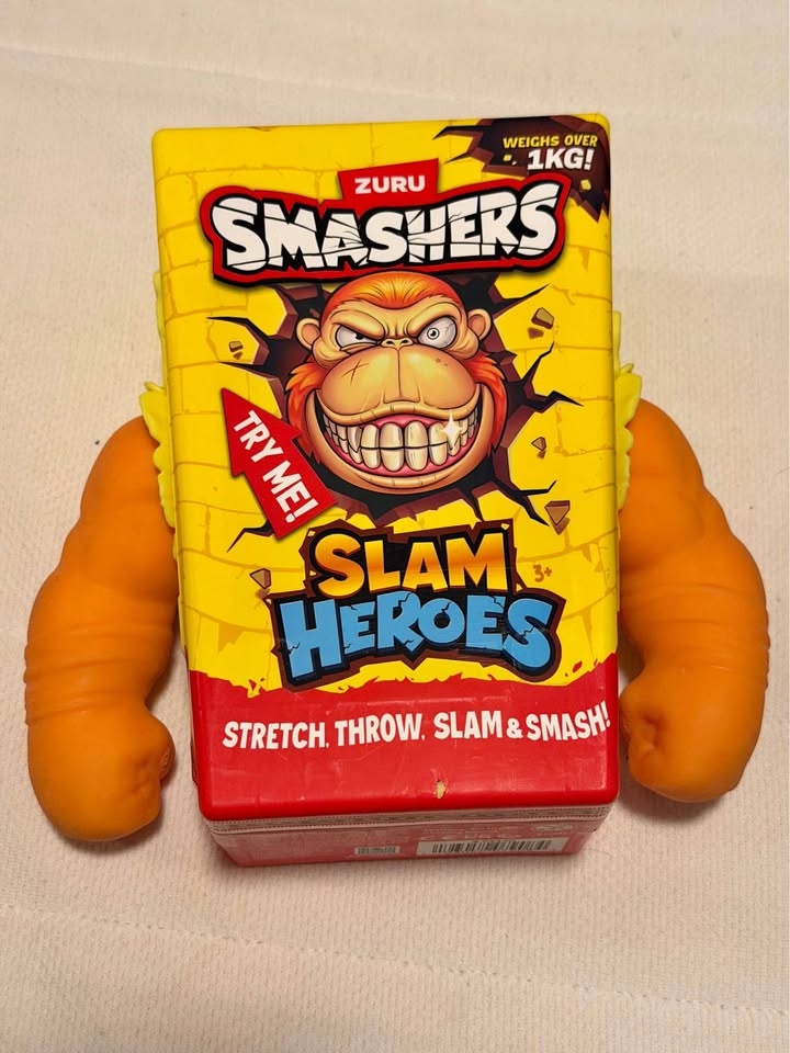 Zuru Smashers Slam Heroes Figure weighs over 1KG