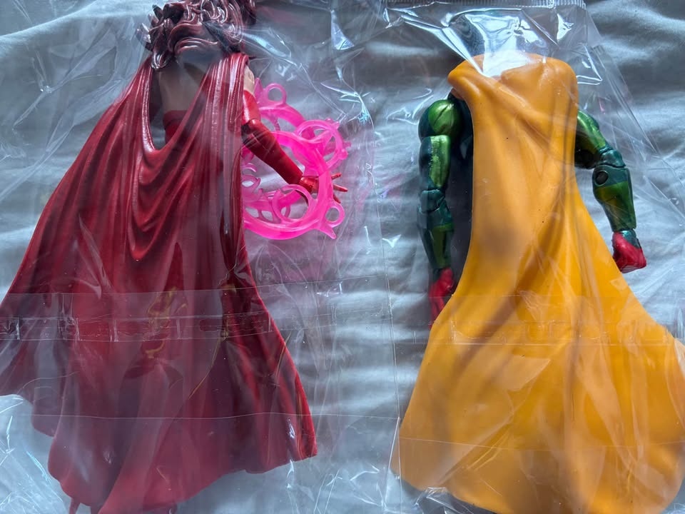 Marvel Legends Scarlet Witch & Vision 2-Pack - photo 2